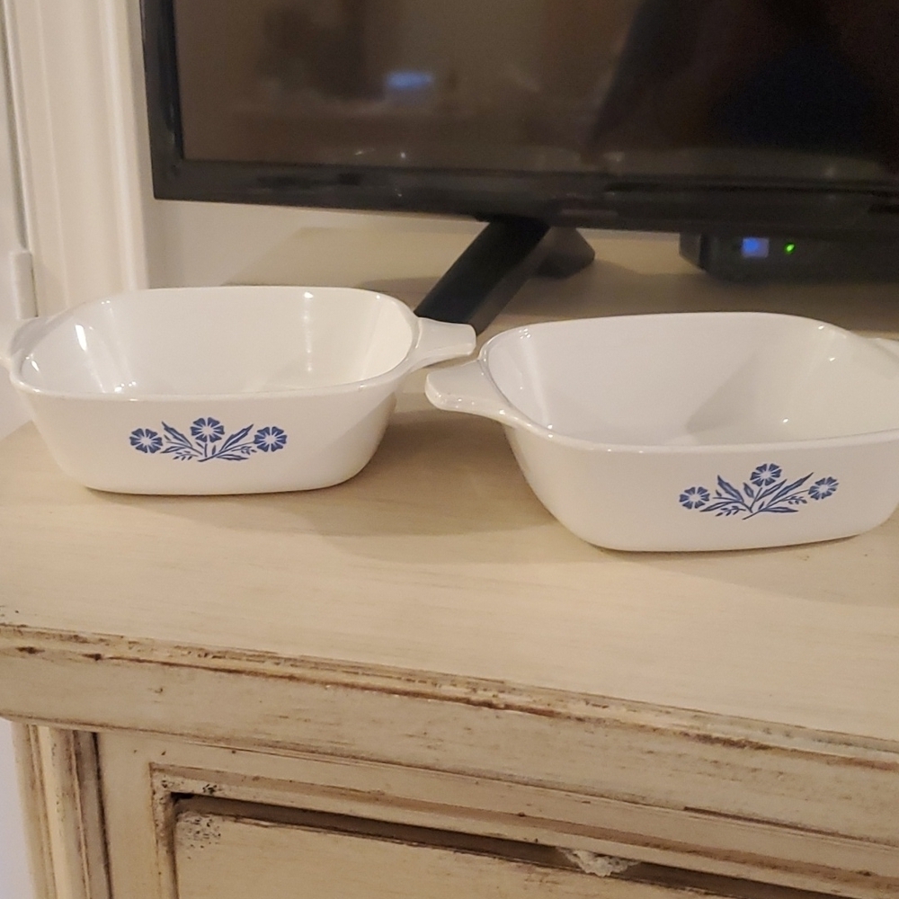 Vintage 1 3/4 cup Corning Ware Blue Sunflowers Dish